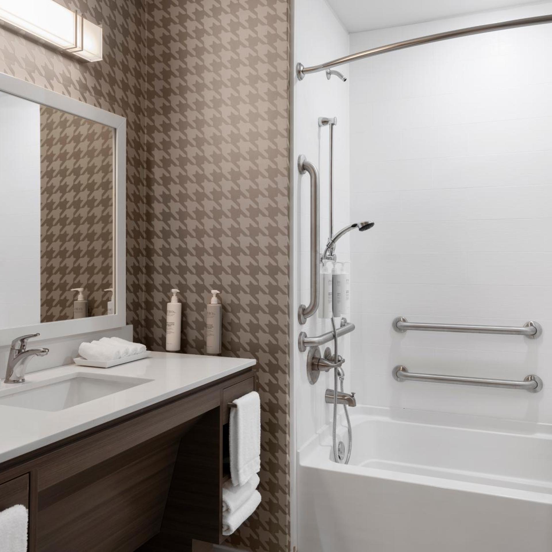 Room, King Bed, Bathtub, Accessible
