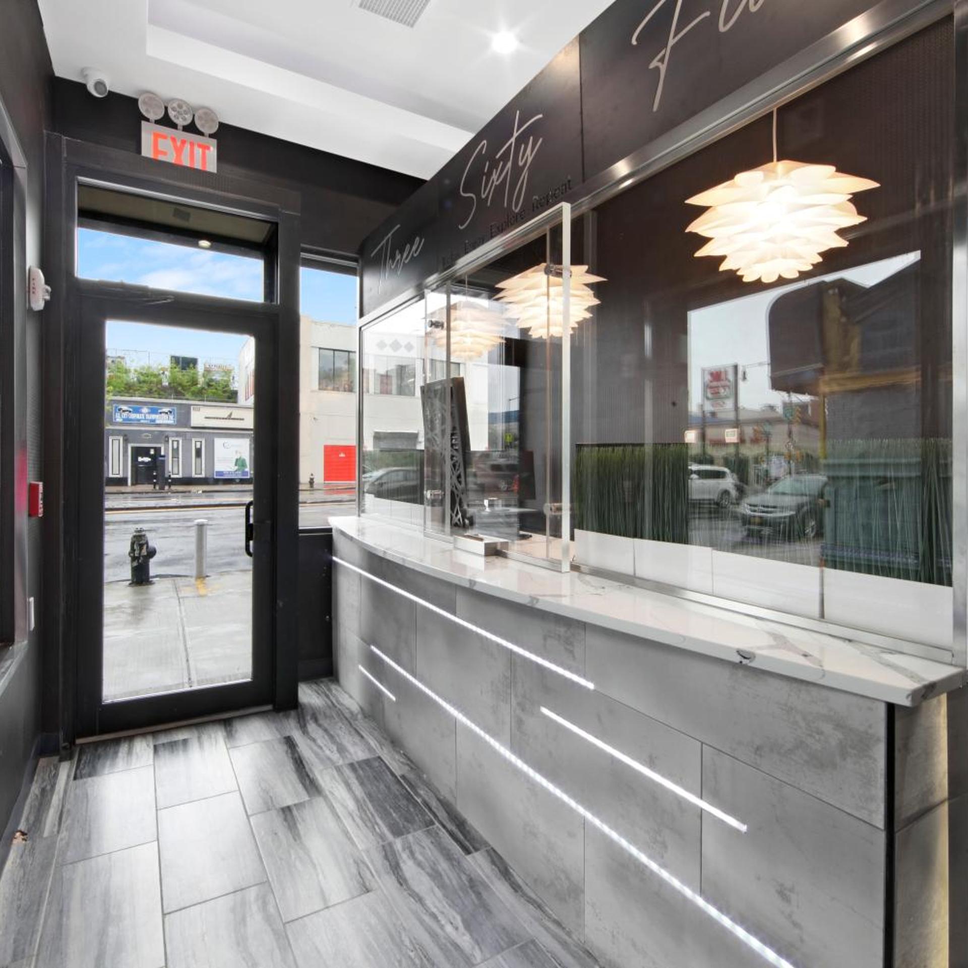 Hotel 365 Bronx 15/50