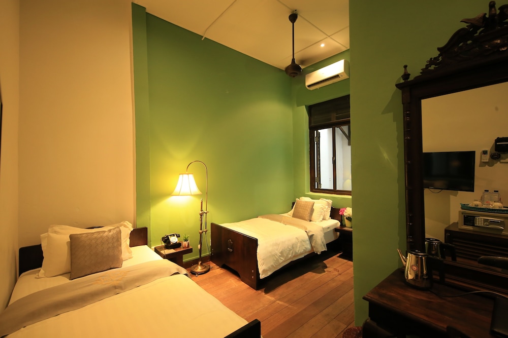 MUSEUM HOTEL 17/79