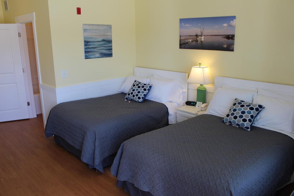 Topsail Shores Inn 13/67