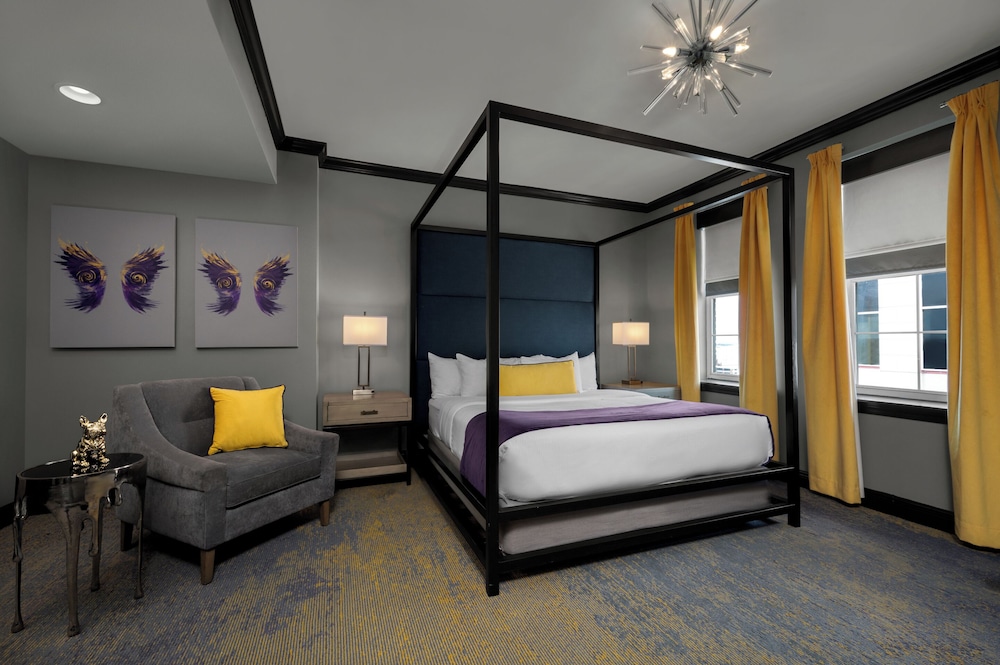 1 BEDROOM, SUITE