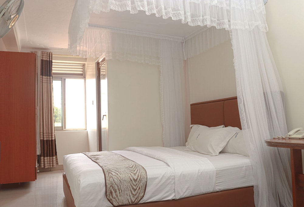 G One Hotel 12/47