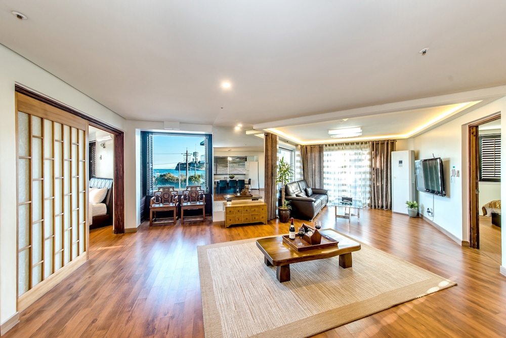 T Island Resort 34/73