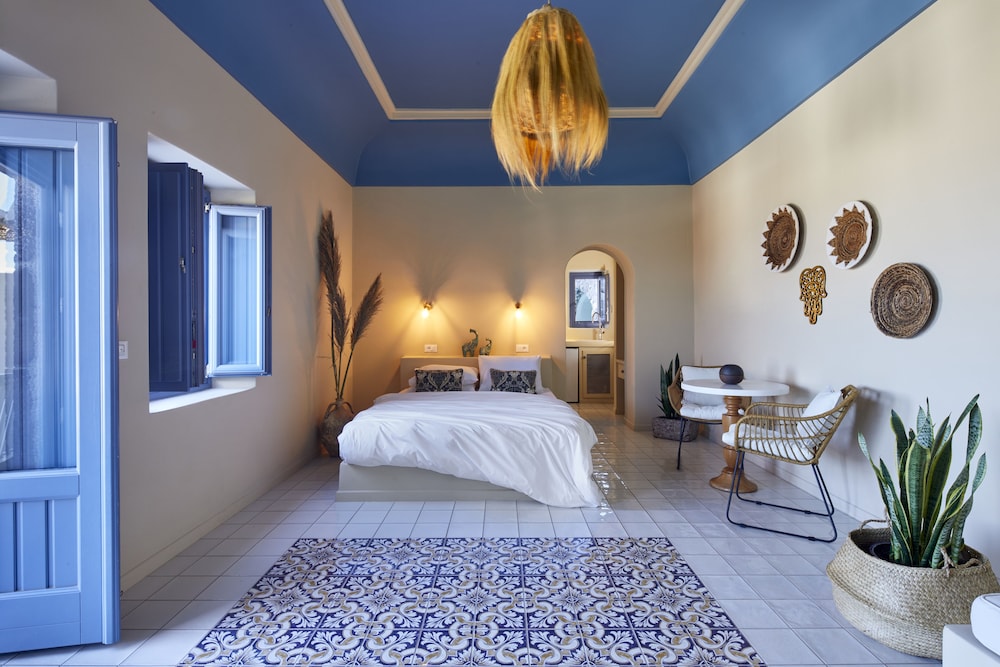 Luna Santorini Suites 12/50