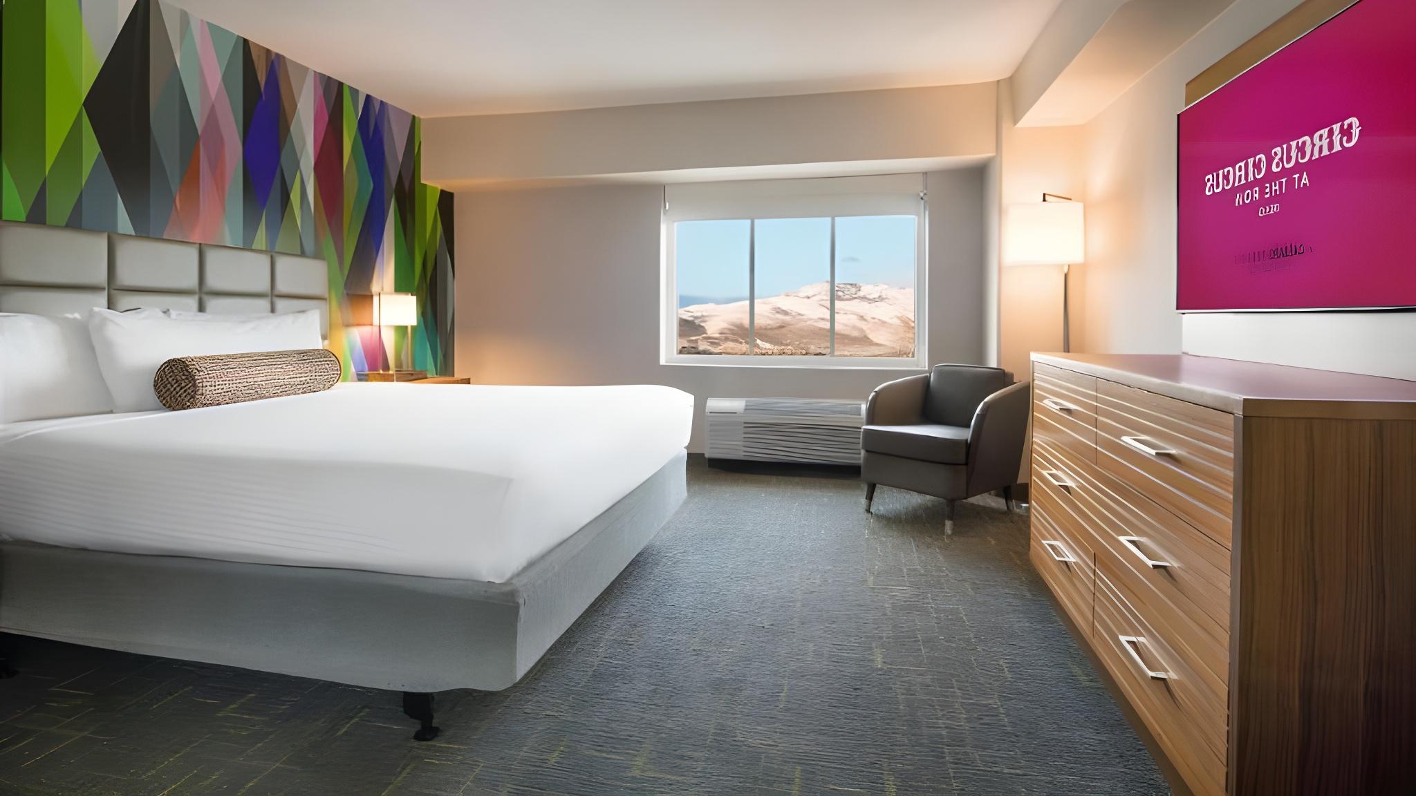 Mini, Junior Suite, King Bed, Low Floor