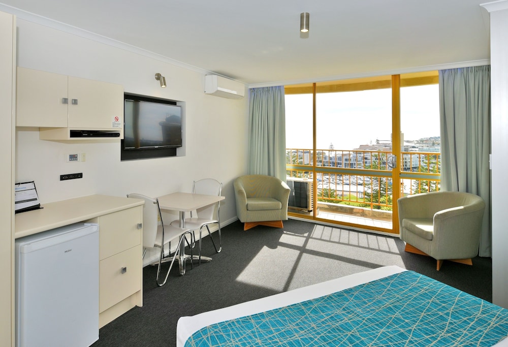 Atlantic Tower Motor Inn 36/45