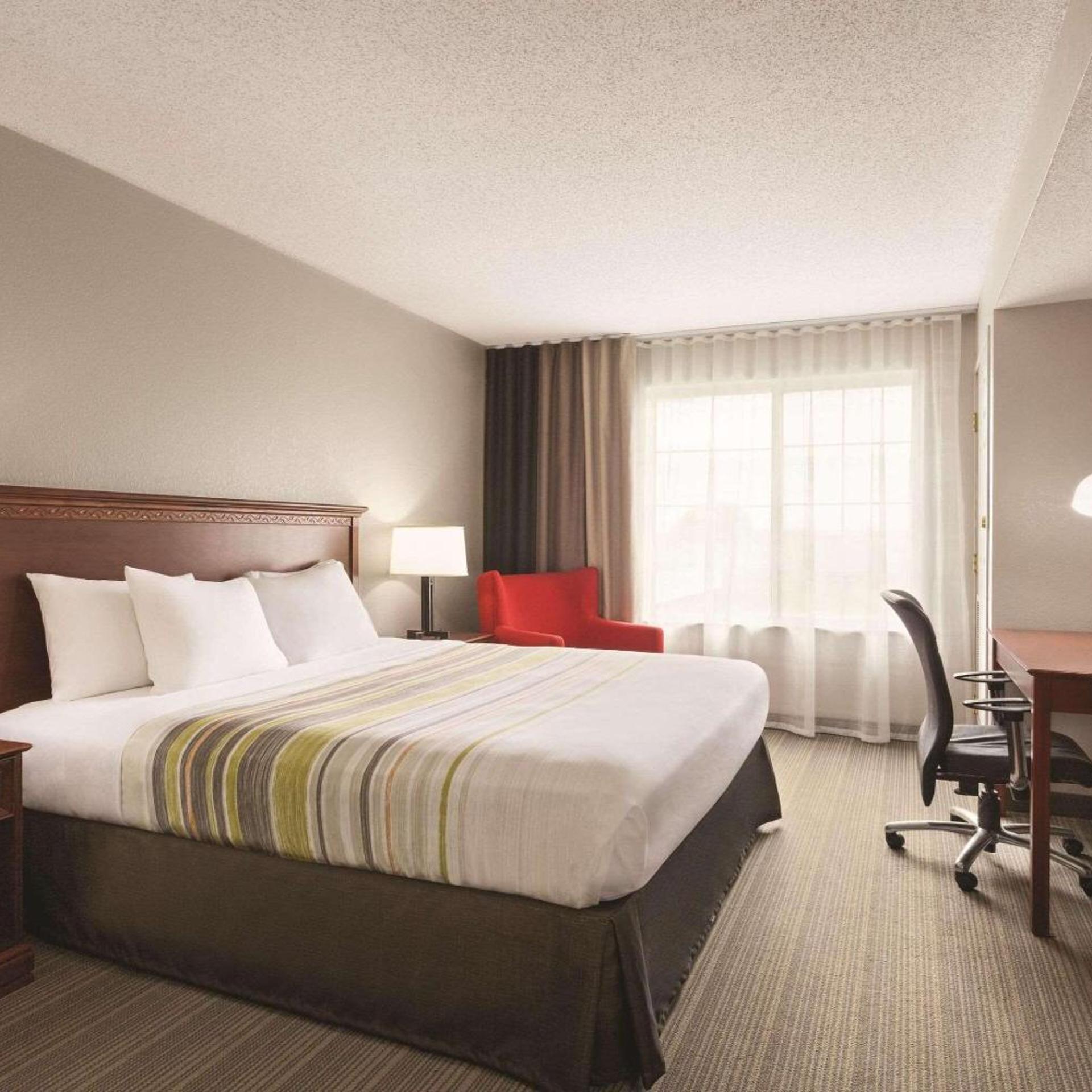 Suite, King Bed, Jetted Tub