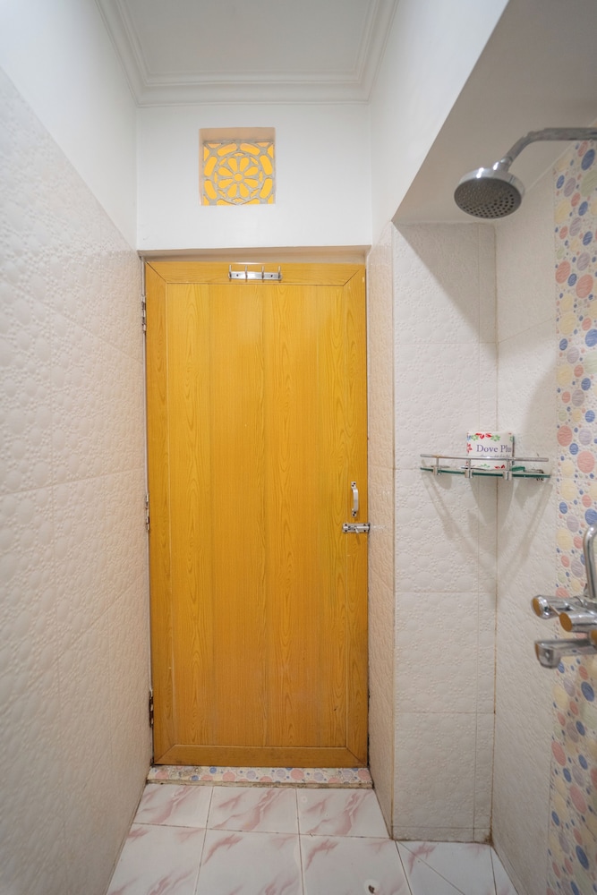 Tara Guest House 10/68
