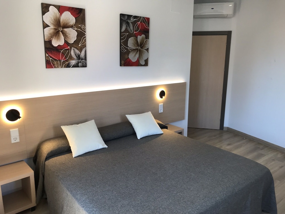 Hostal Abadia 25/50