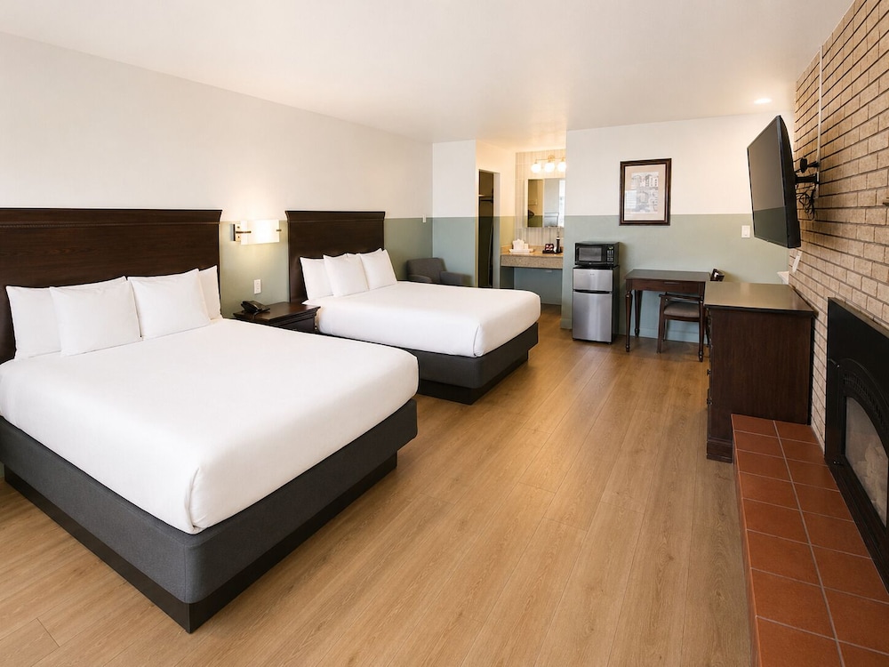 غرفة بسريرين كوين، Stargazer Inn And Suites 7/10