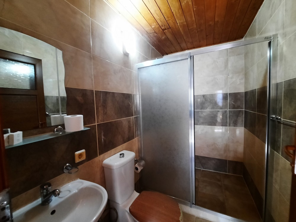Ali Babas Guesthouse 40/42
