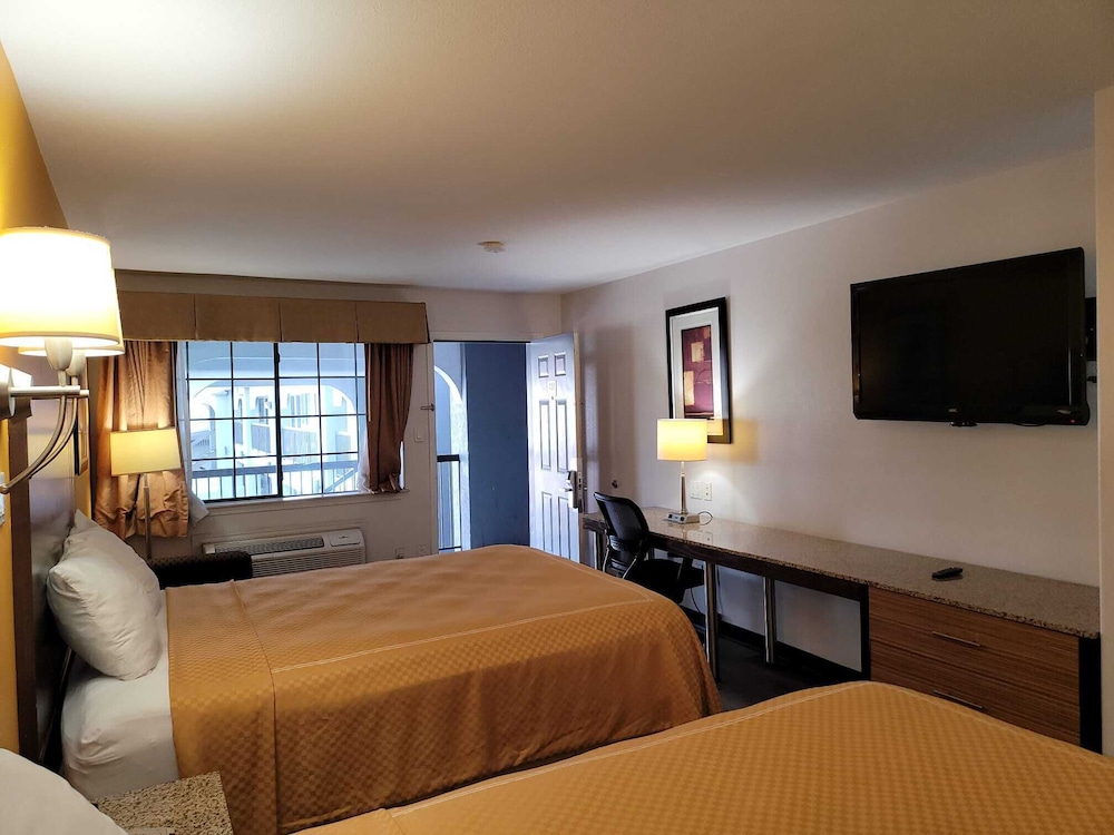 Texas Inn & Suites Raymondville 24/55