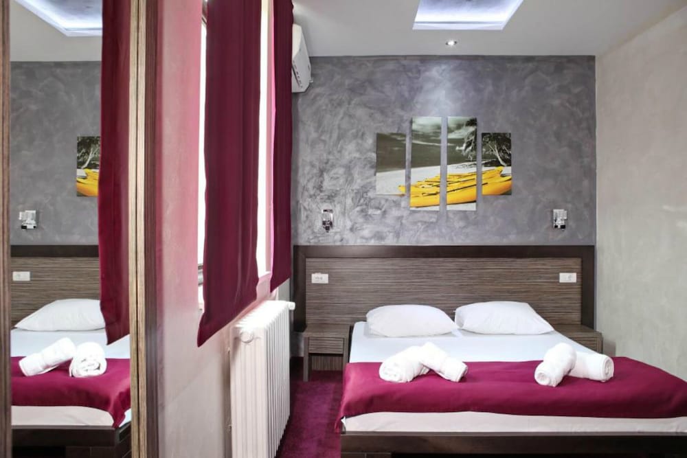 Side One Design Hotel 15/60