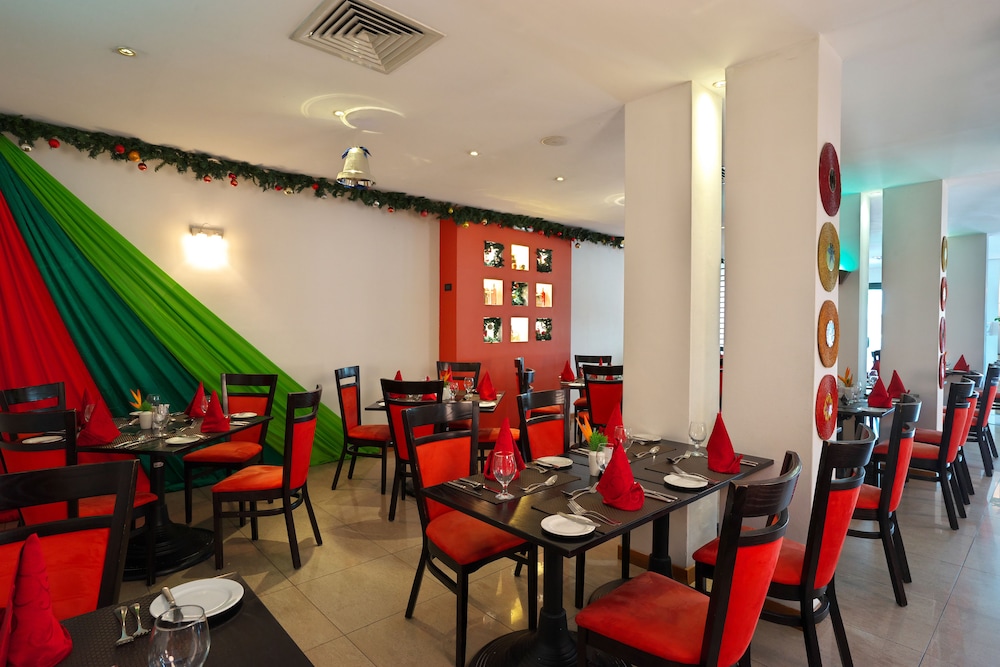 Fiesta Royale Hotel 35/50