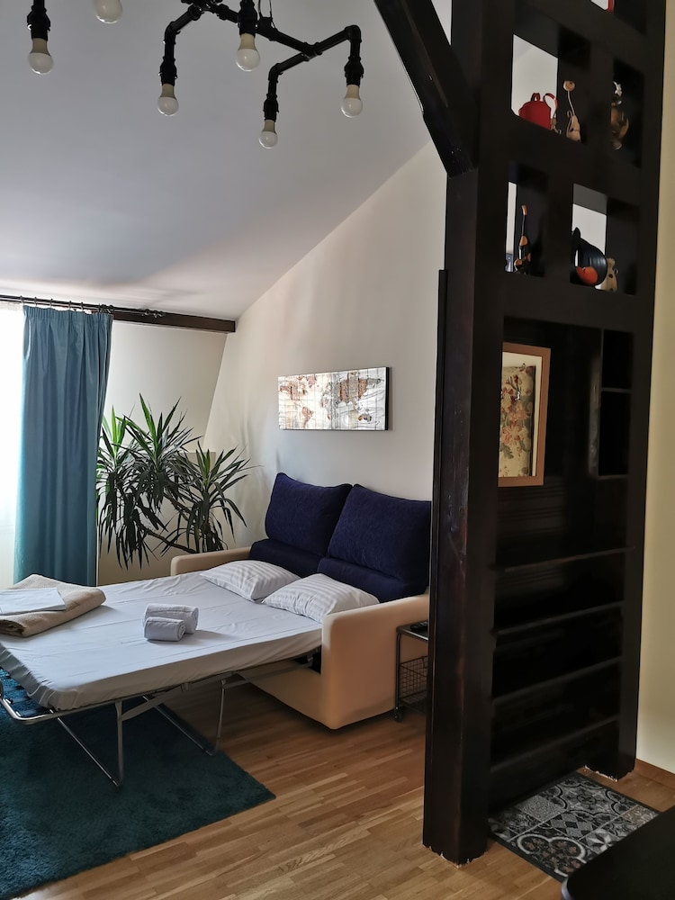 PRINCE RESIDENCE(FORMERLY VESUVIO PRICE RESIDENCE APARTHOTEL) 24/75