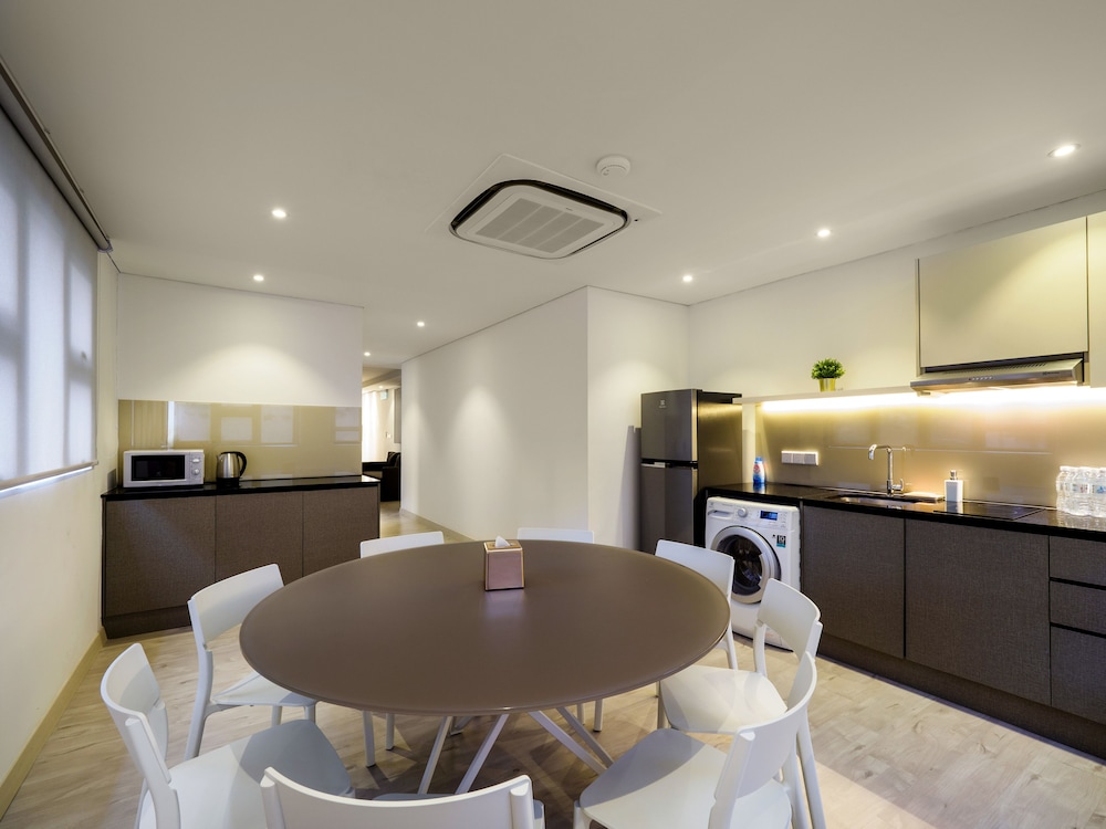 Magazine Vista Hotel managed by The Ascott Limited 16/20