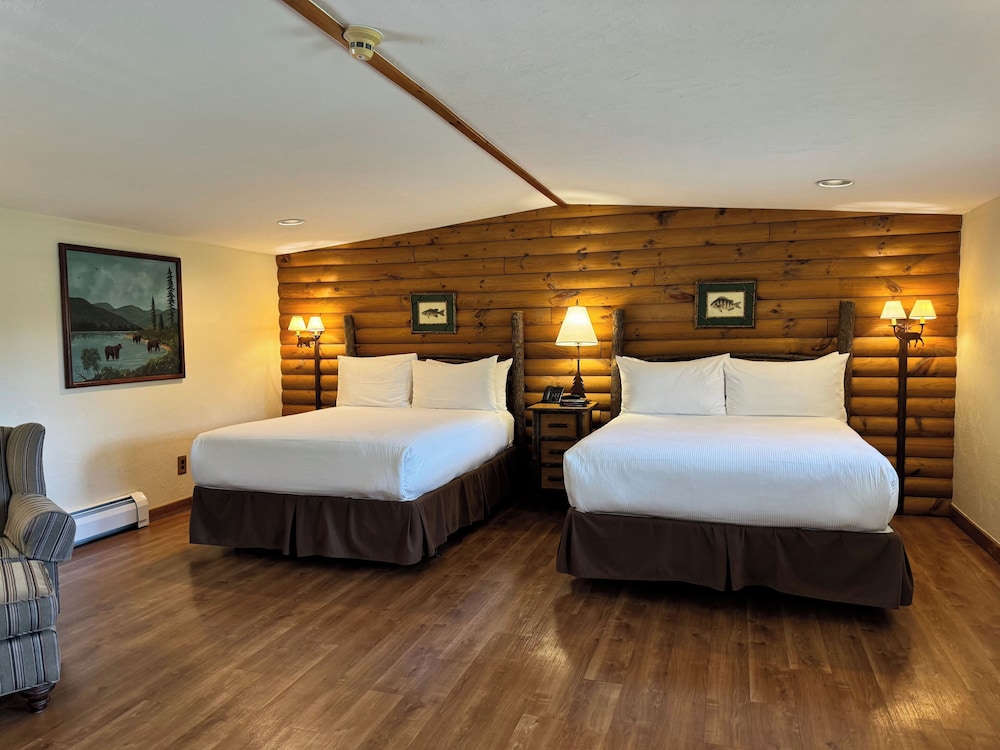 Lodge, 2 Queen Beds