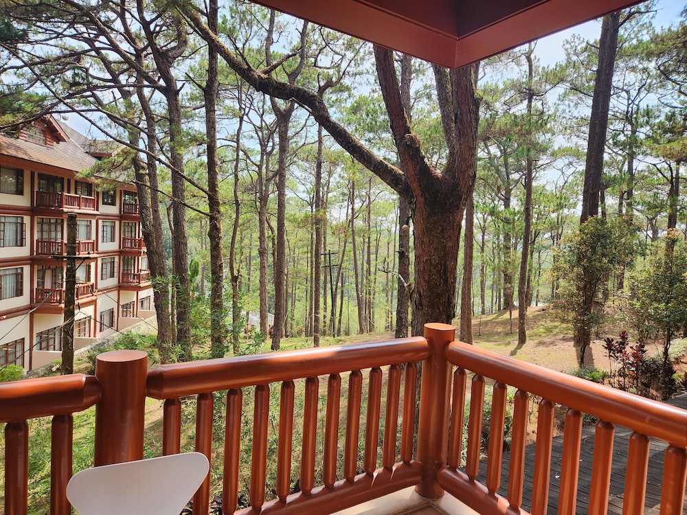 The Forest Lodge At Camp John Hay 64/75