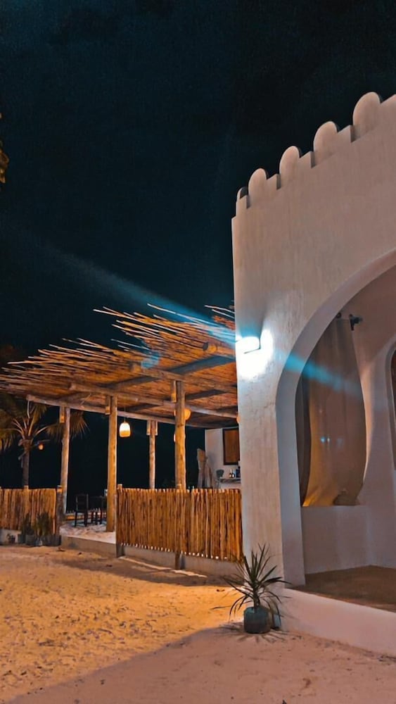 Coco Beach Hotel 12/17