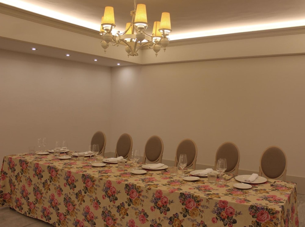 Hotel Reyes Ziries 54/63