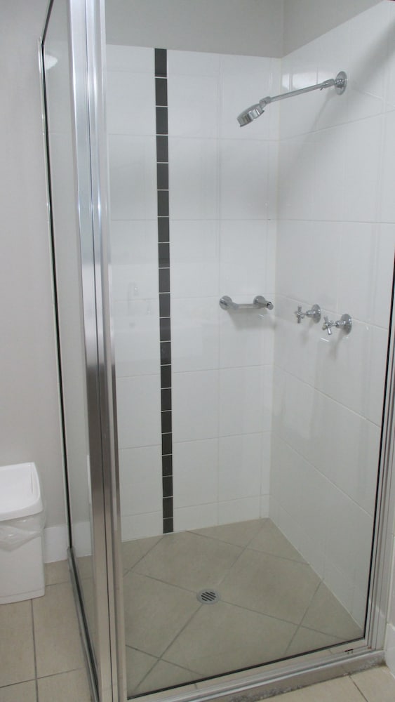 EDGE APARTMENTS CAIRNS 75/75