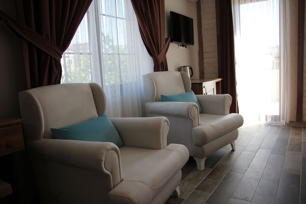 El Nazar Stone Suite 36/50