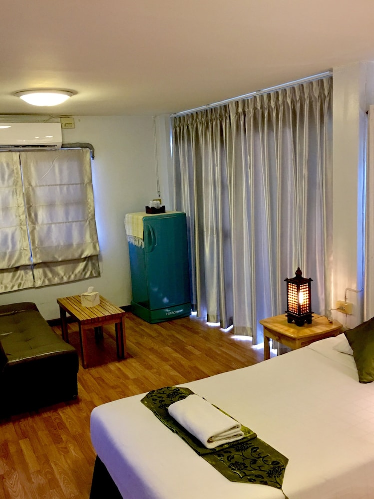 Phunyanuch Hotel 17/50