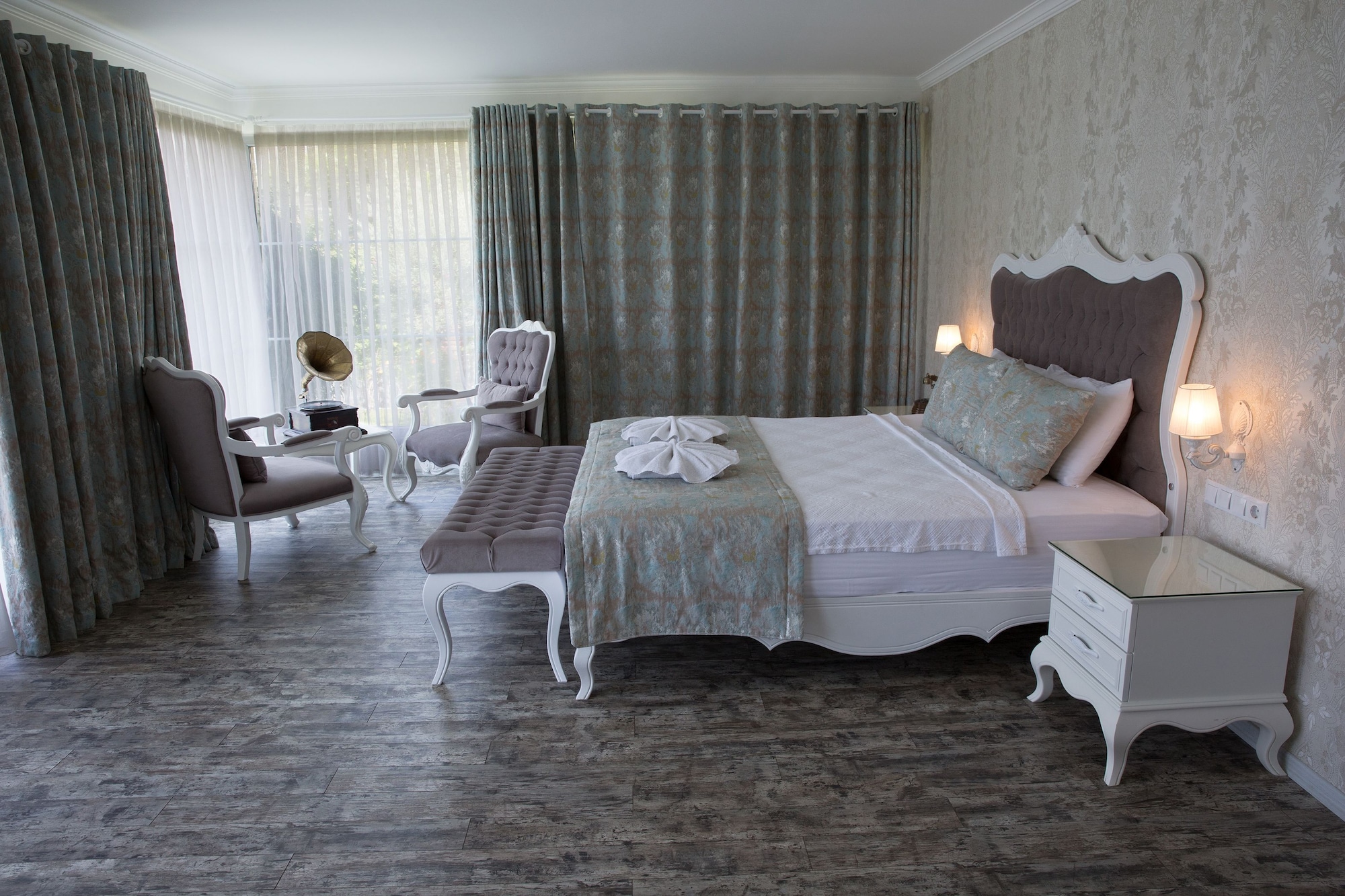 Exclusive, King Bed, Garden Area
