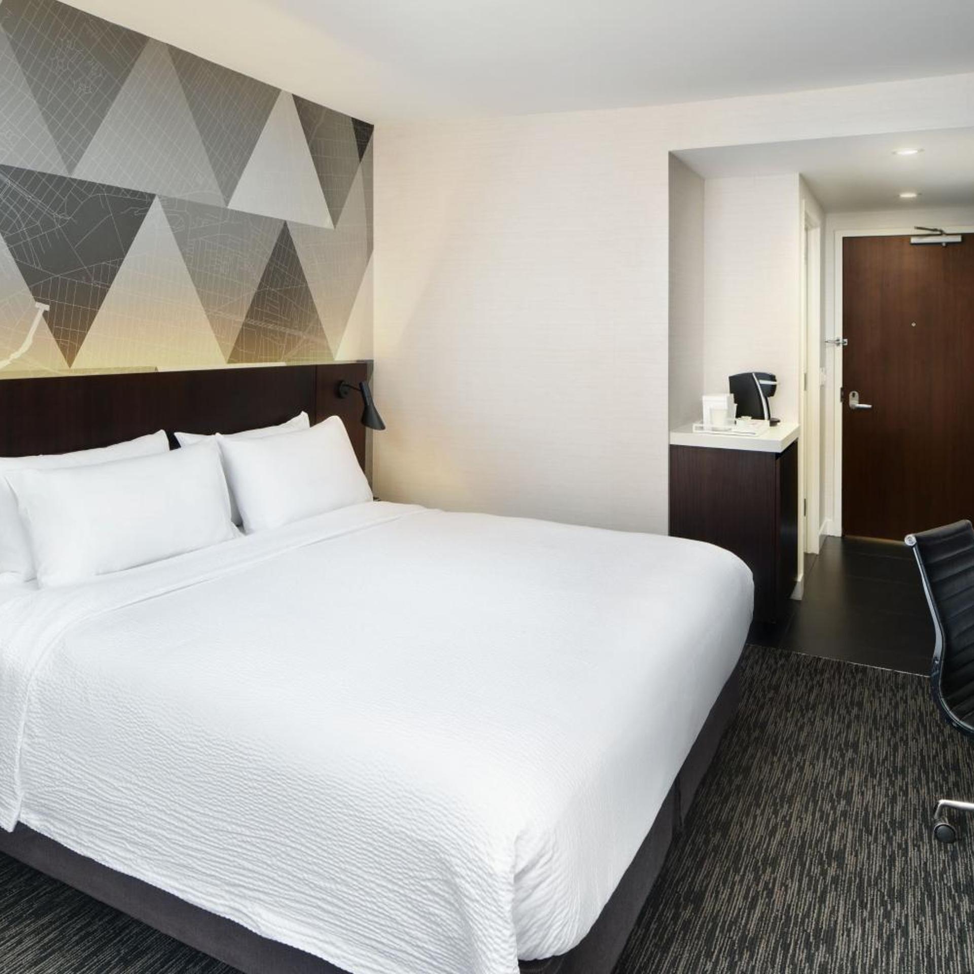 Room, King Bed, Skyline View