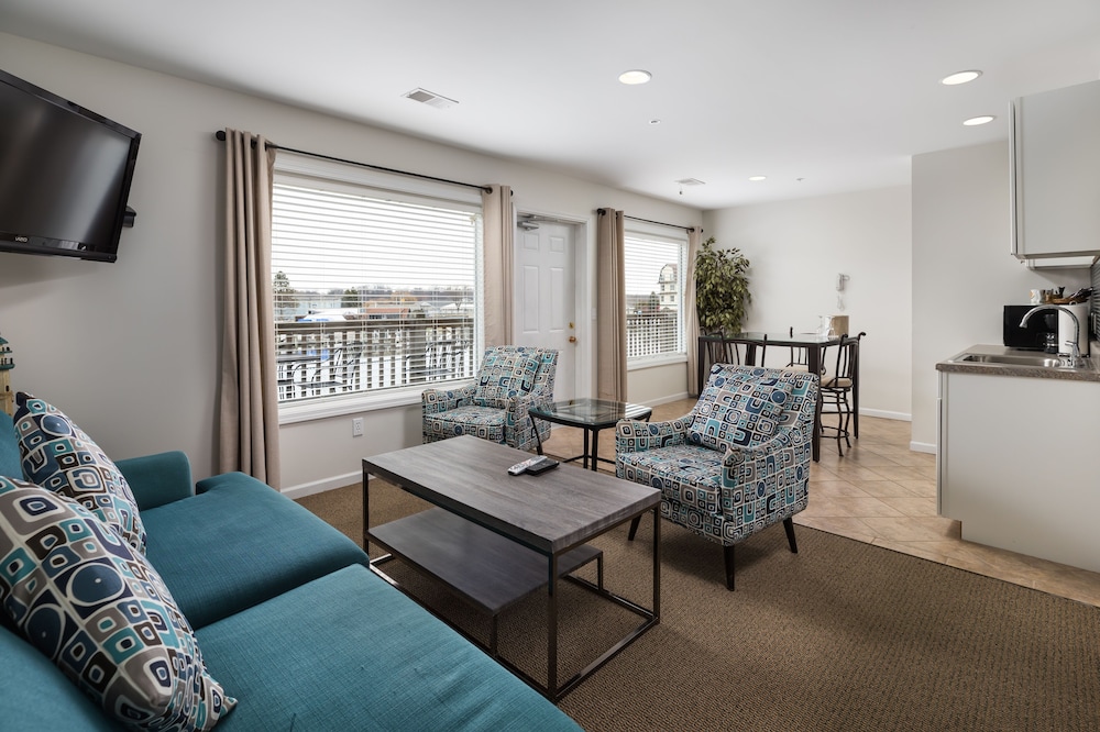 Old Harbor Inn 32/50