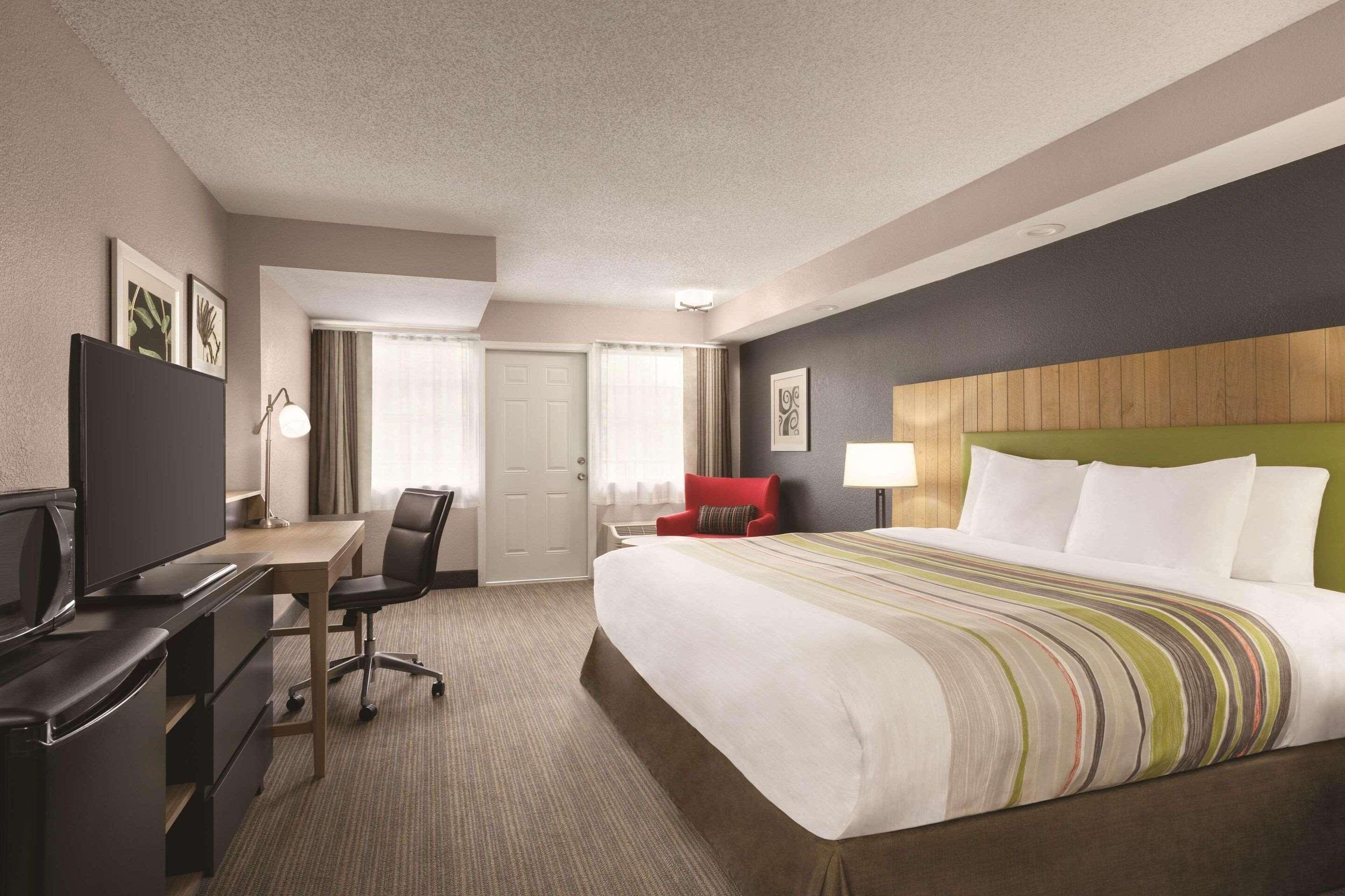 ROOM, KING BED, ACCESSIBLE