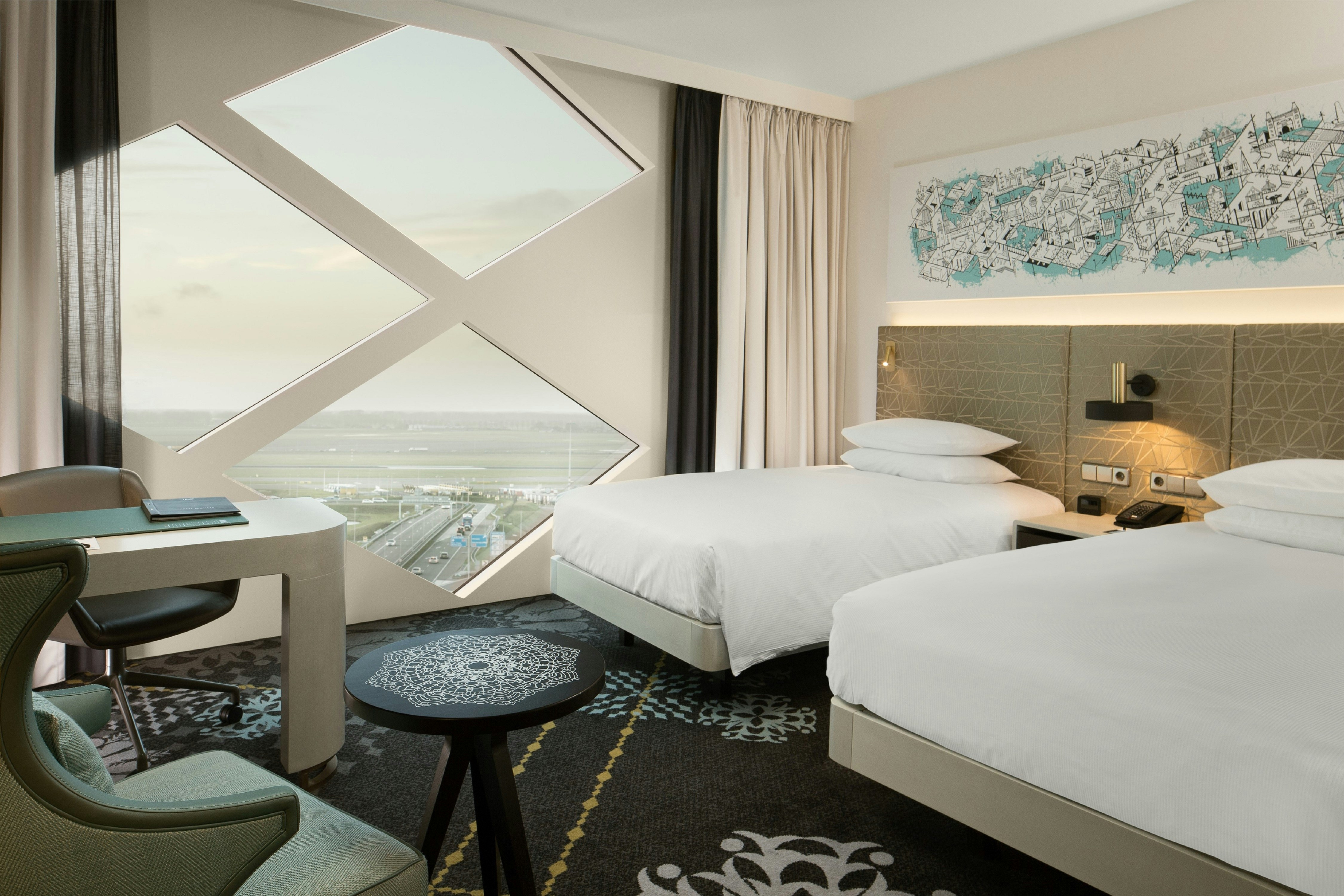 DELUXE, TWIN BEDS