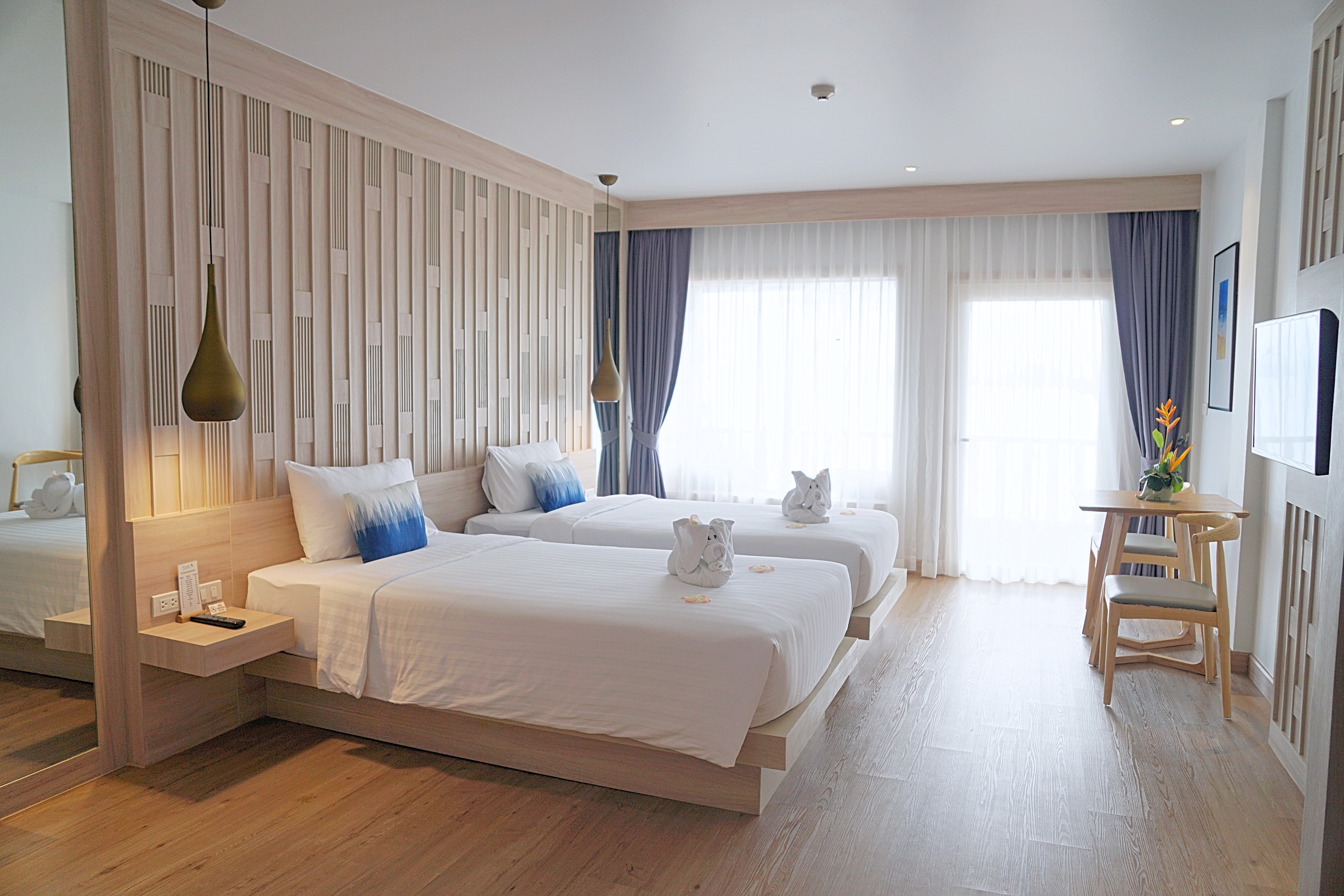 DELUXE SEA VIEW