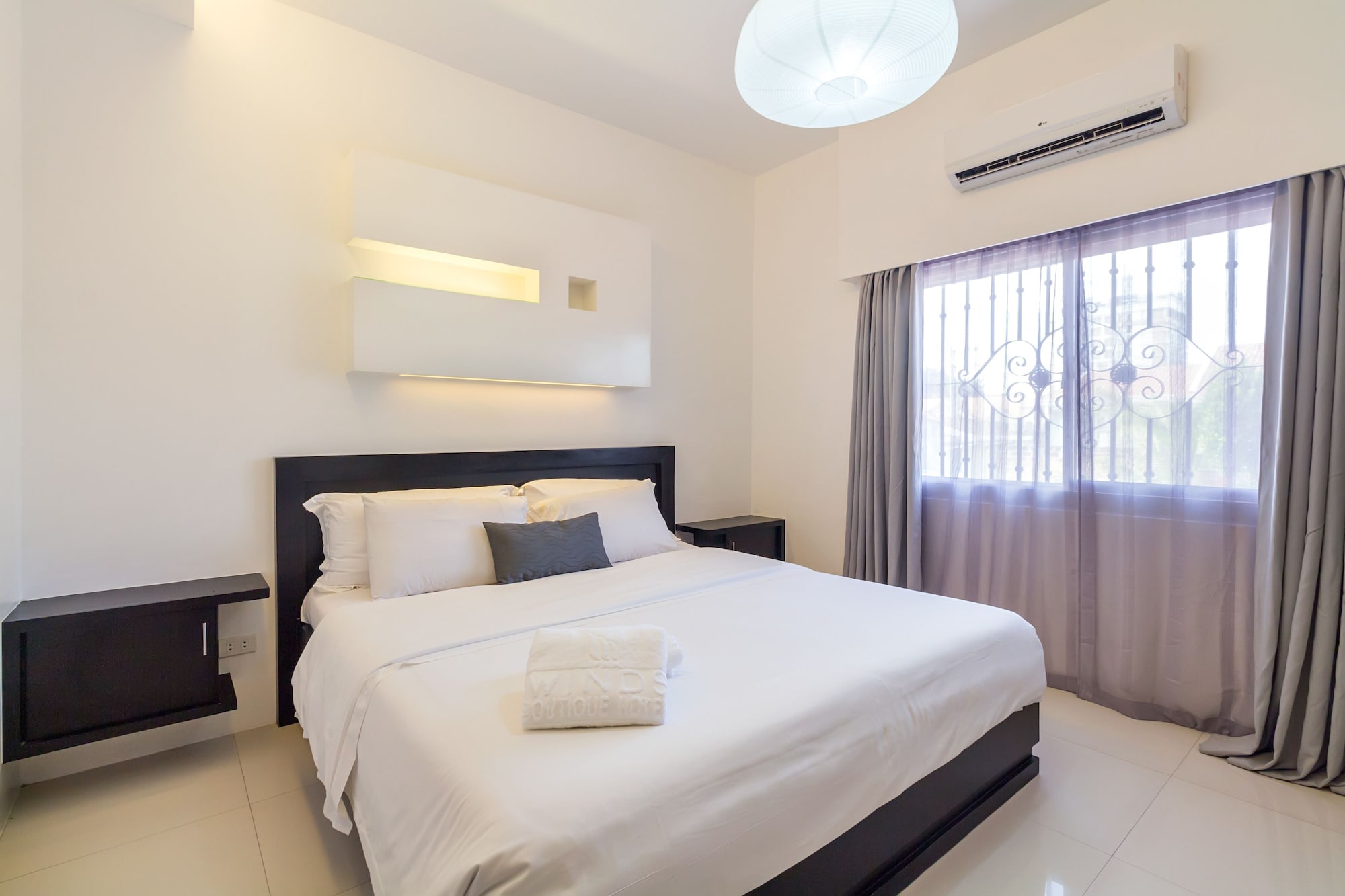 1 BEDROOM, SUITE