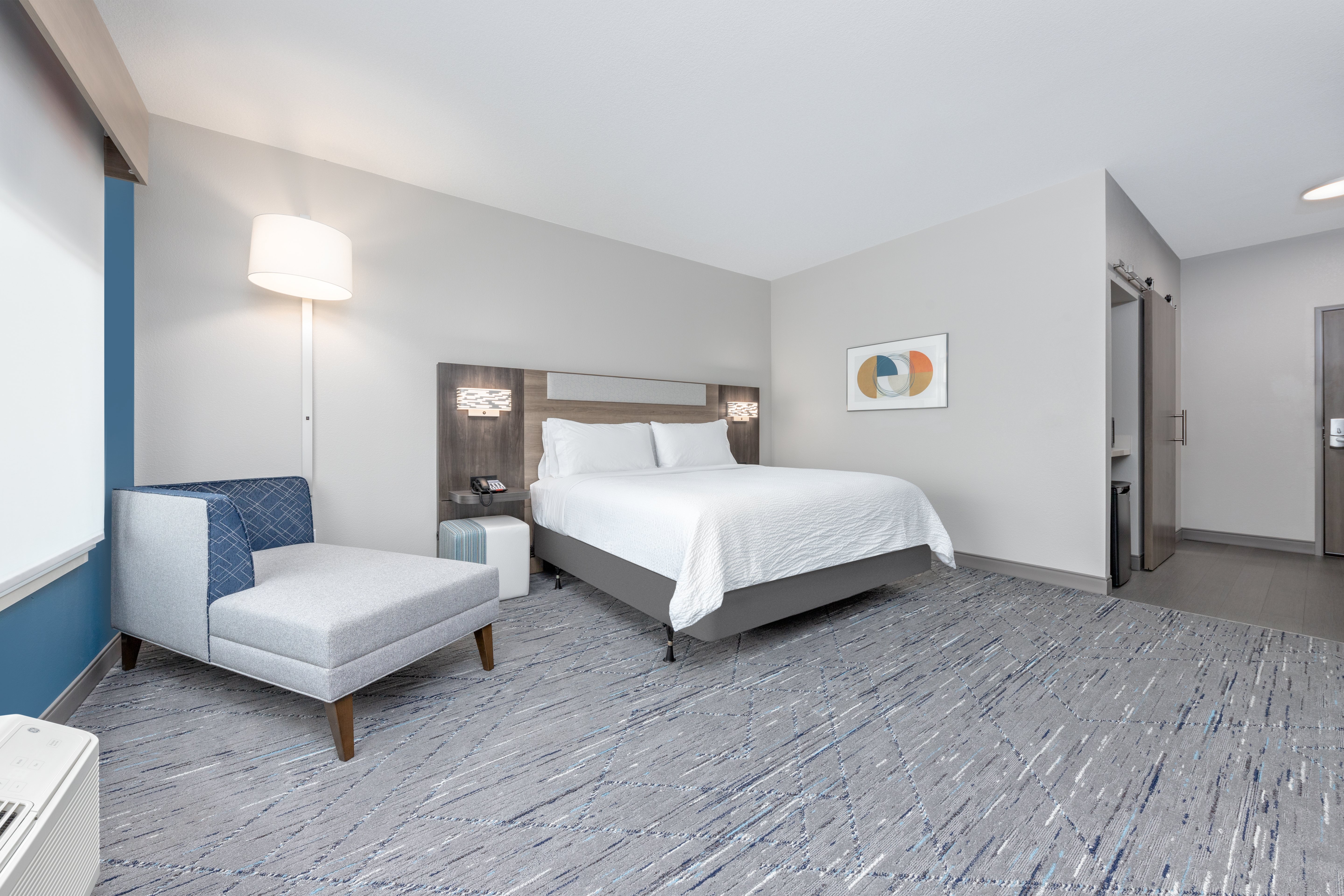 غرفة قياسية بسرير كينج لذوي الإعاقة، Holiday Inn Express & Suites Austin Airport East 4/8