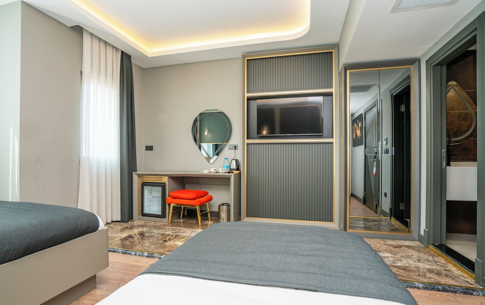 216 Ruby Suite 32/43