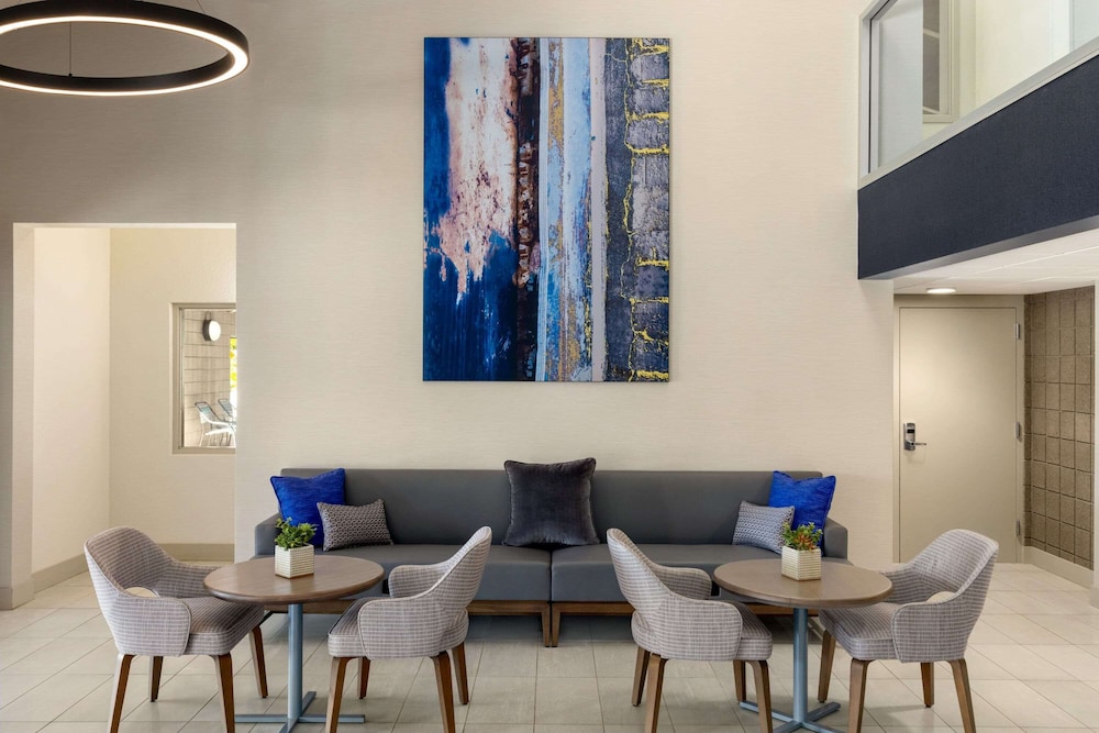 Baymont By Wyndham Owatonna 36/59