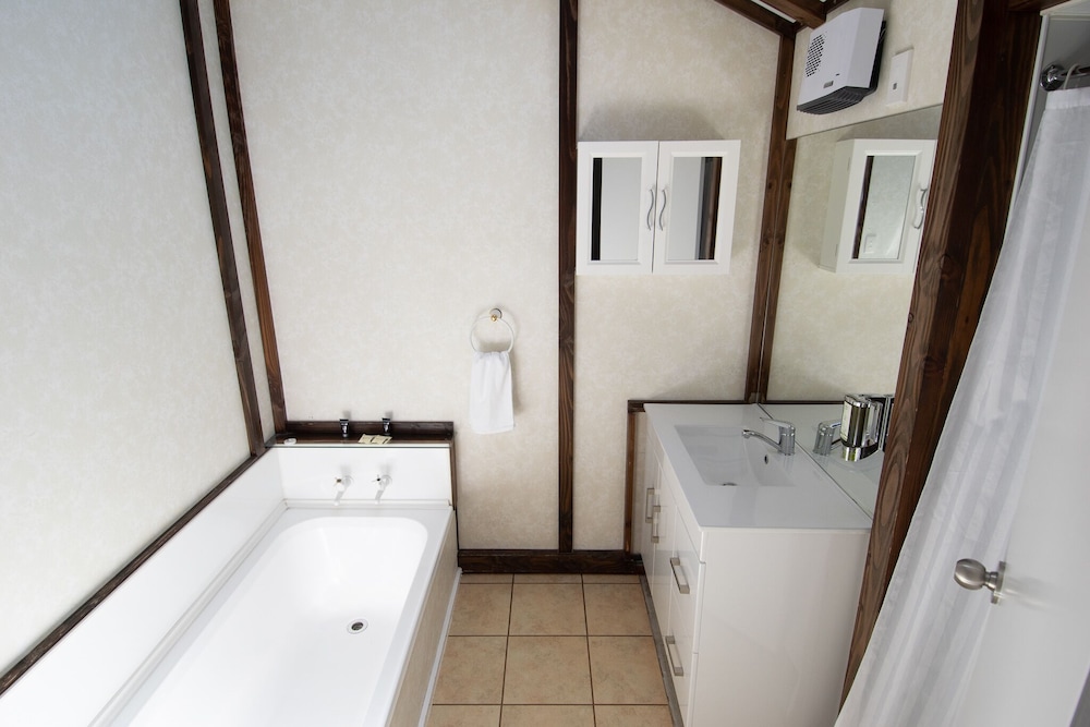 Middle Park Motel 63/63