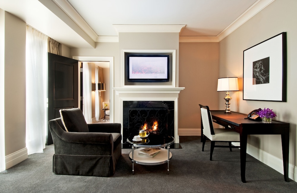 Waldorf Astoria Chicago 67/99