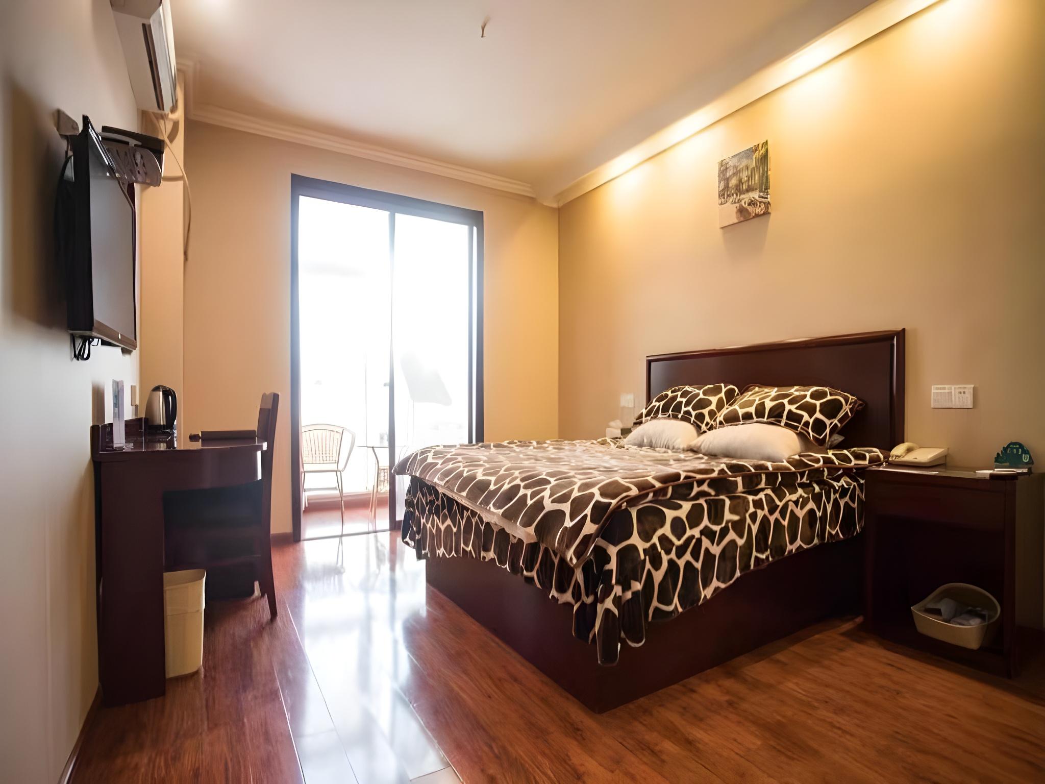 ROOM, QUEEN BED, WITH VIEW
