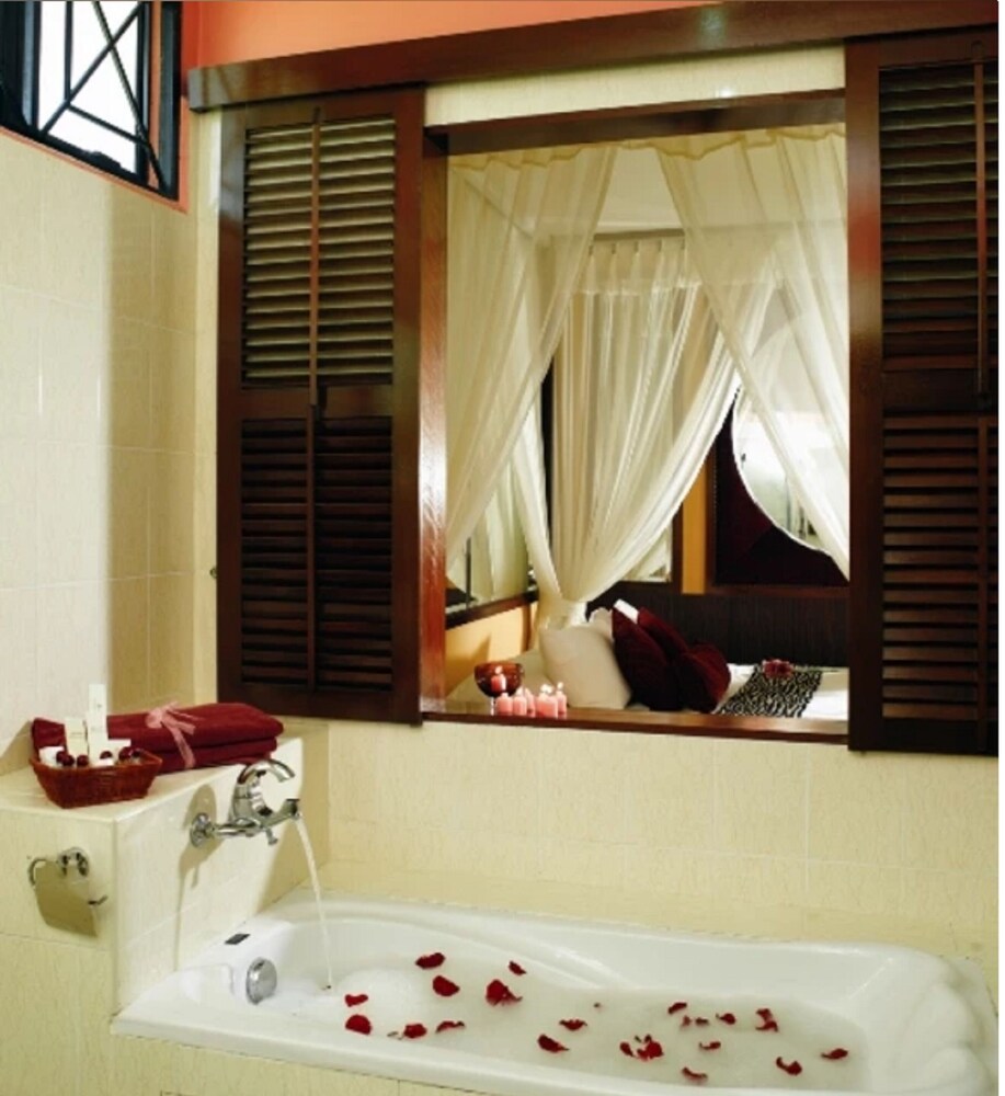 A Famosa Resort 24/63