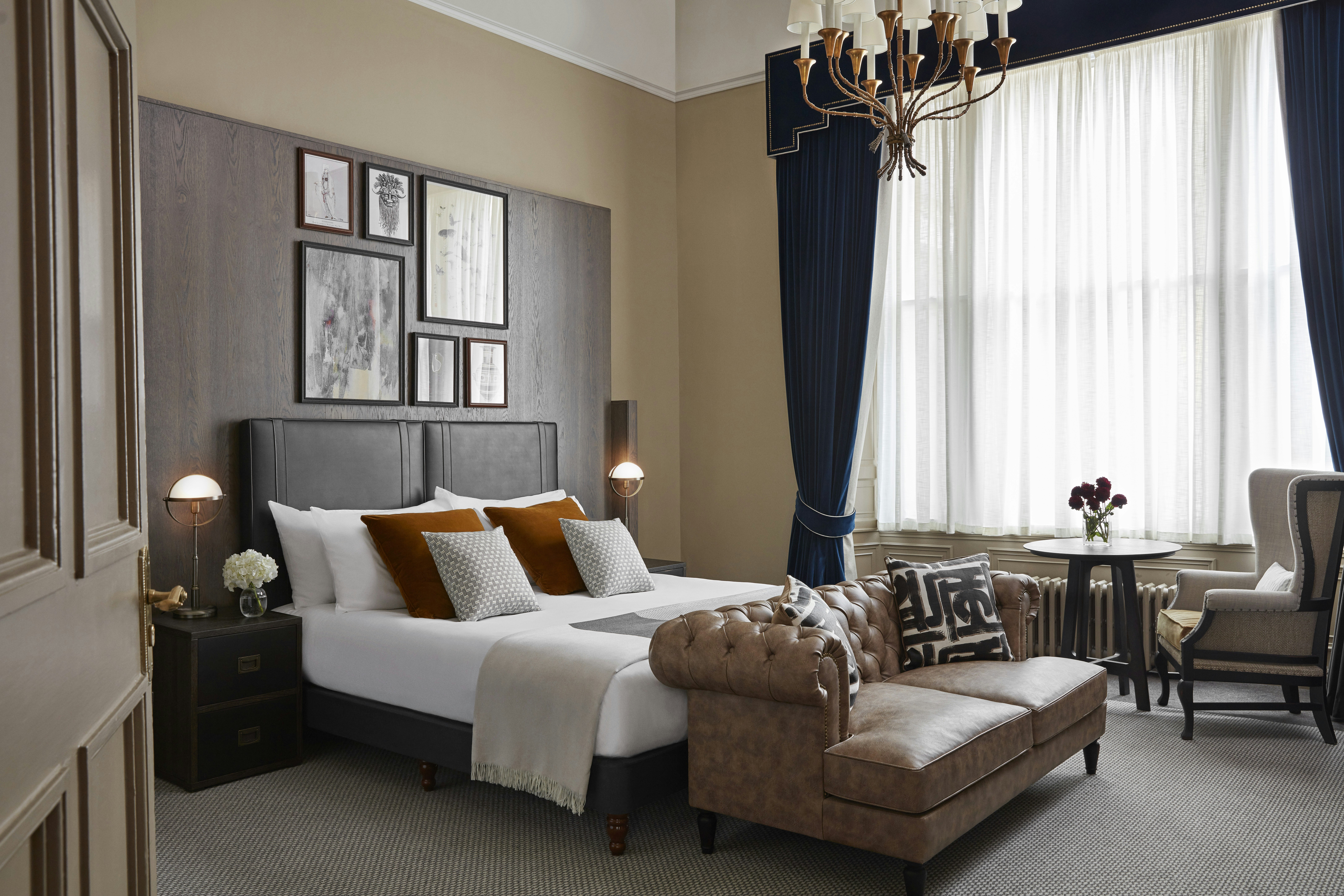Town House, Suite