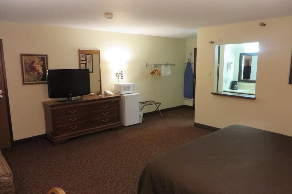 AmericInn by Wyndham Forest Lake 6/25