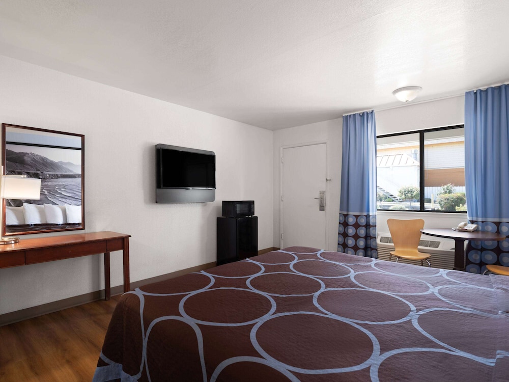 Super 8 by Wyndham Dunnigan 45/60