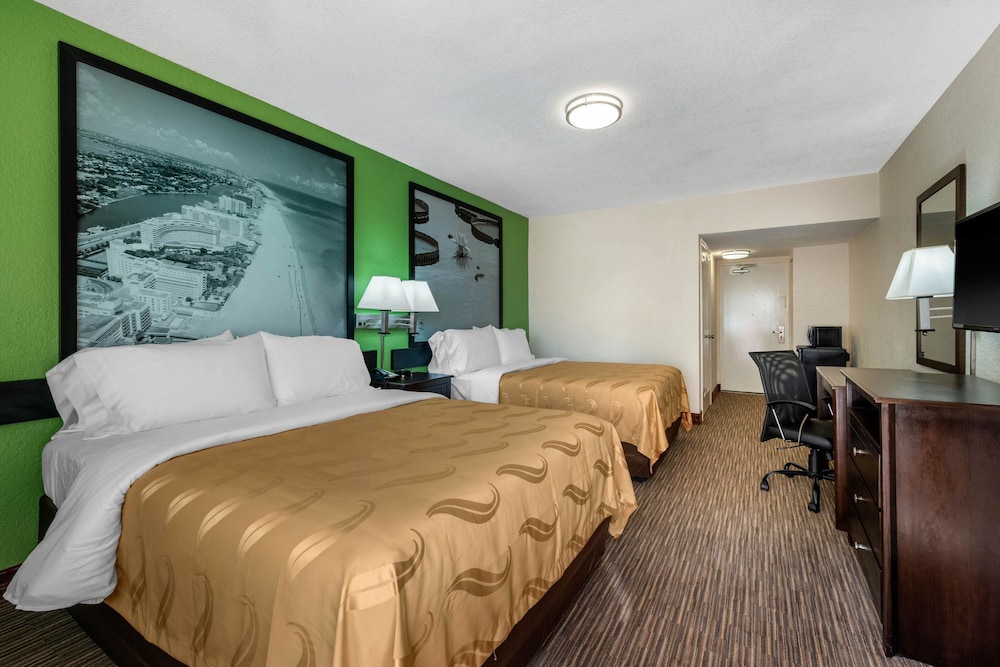 Room, 2 Double Beds, Parking Lot View