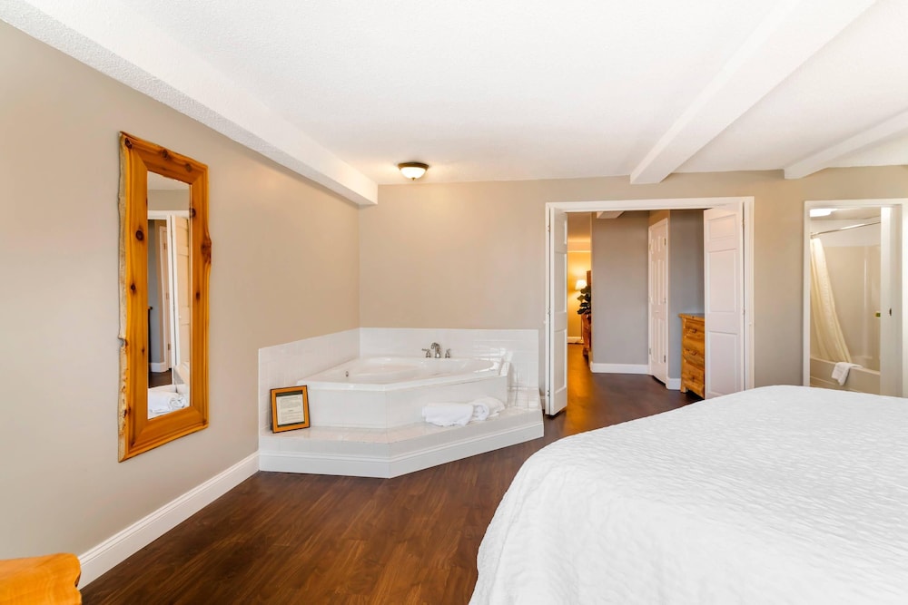 Black Bear Inn, an Ascend Collection Hotel 23/69