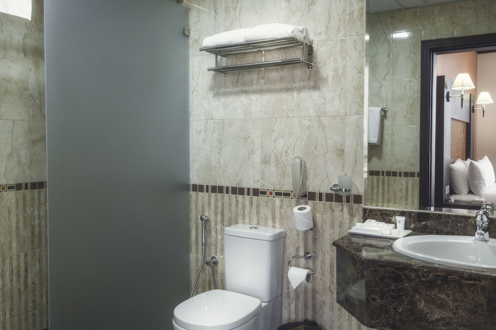 ROYAL PHOENICIA HOTEL 49/50