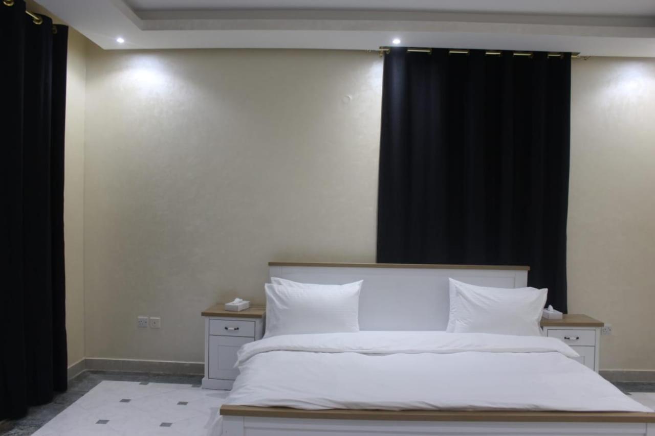 Corniche Palace Hotel 14/45