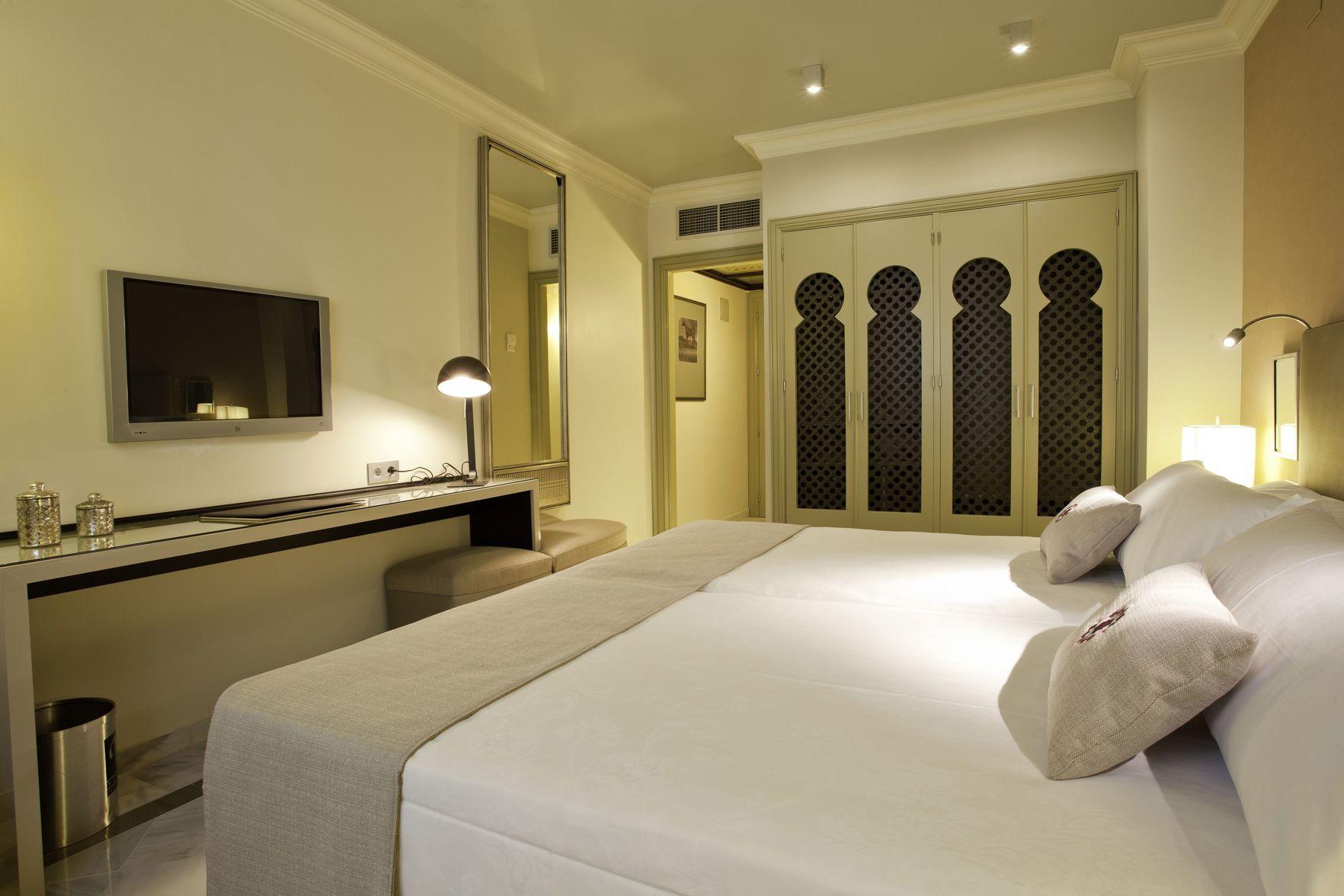 Connecting, 2 Double Beds
