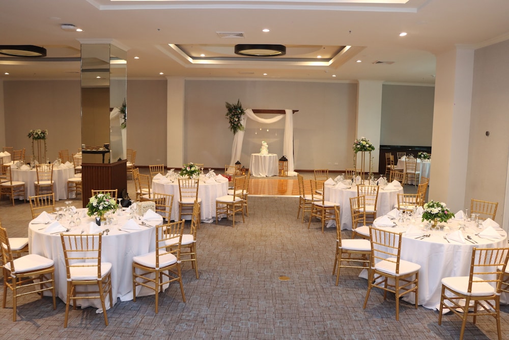 Waymore Hotel Spa & Casino 95/111